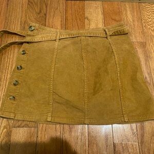 American Eagle Outfitters Corduroy Mini Skirt in Mustard Gold size 8 Vintage